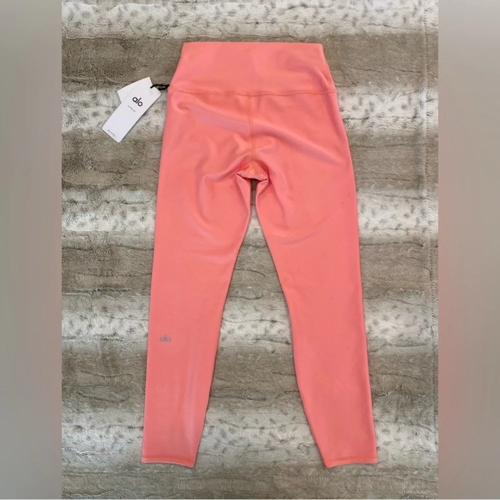 NWT ALO 7/8 High-Waist Airlift Legging in Strawberry Lemonade Size M